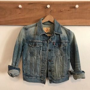 Levi’s Fitted Vintage Wash Denim Jacket